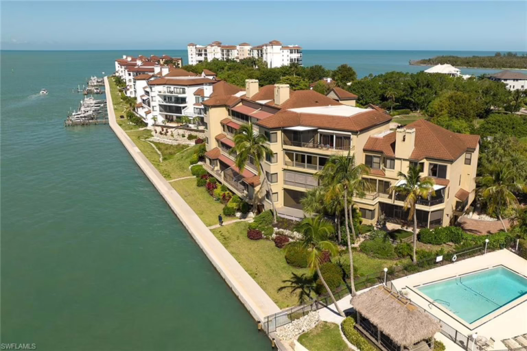 Drone photo of 100 La Peninsula Condos in Naples, Florida