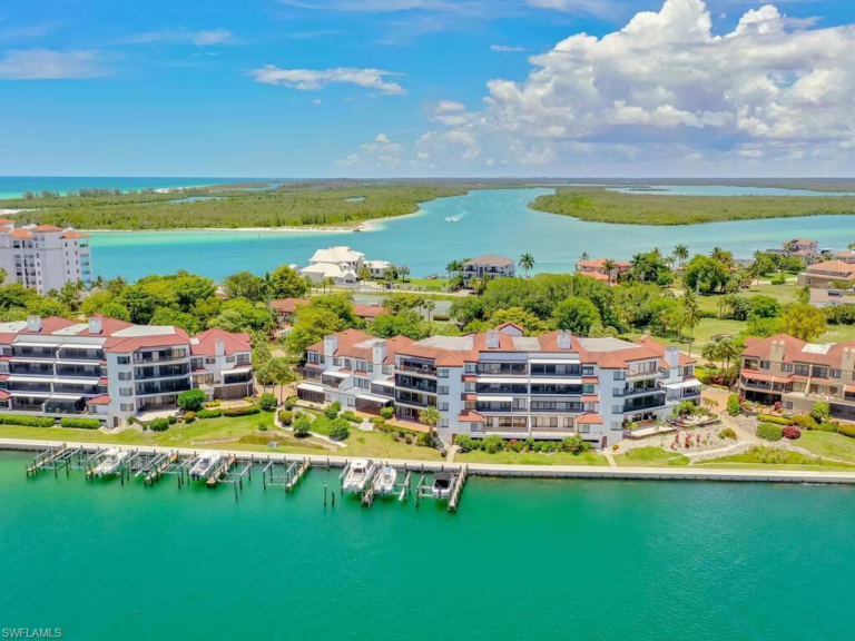 200 La Peninsula condos in Naples, FL Isles of Capri
