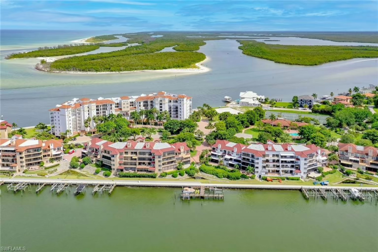 Drone photo of 400 La Peninsula at Isles of Capri in Naples, FL