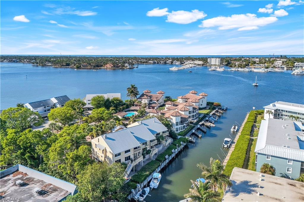 Drone photo of Dockside at Oyster Bay