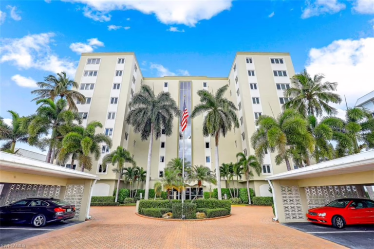 Jamaica Towers condominiums in Naples, Florida