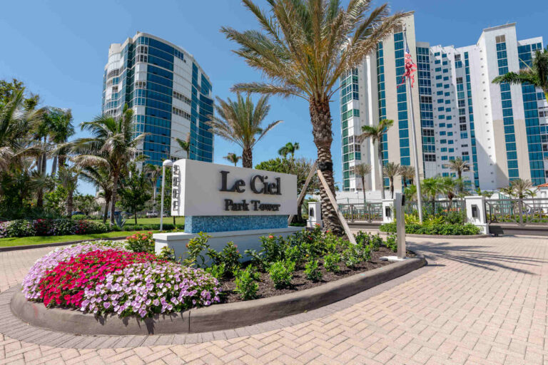 Entry to Le Ciel Park Tower off Gulf Shore Blvd N.