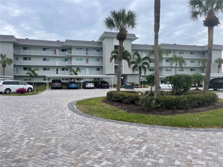 Mariners Cove condominiums in Naples, Florida